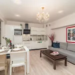 Piasek Apt - Top Location, Patio, Tram&Bus Nearby - By Rentujemy