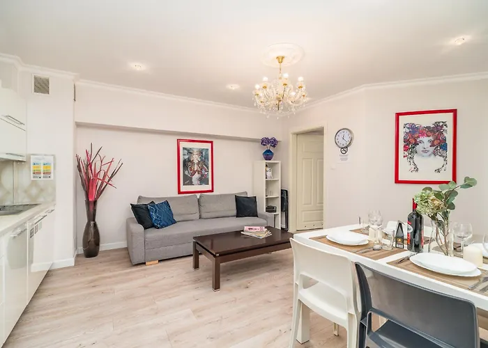 Piasek Apt - Top Location, Patio, Tram&Bus Nearby - By Rentujemy
