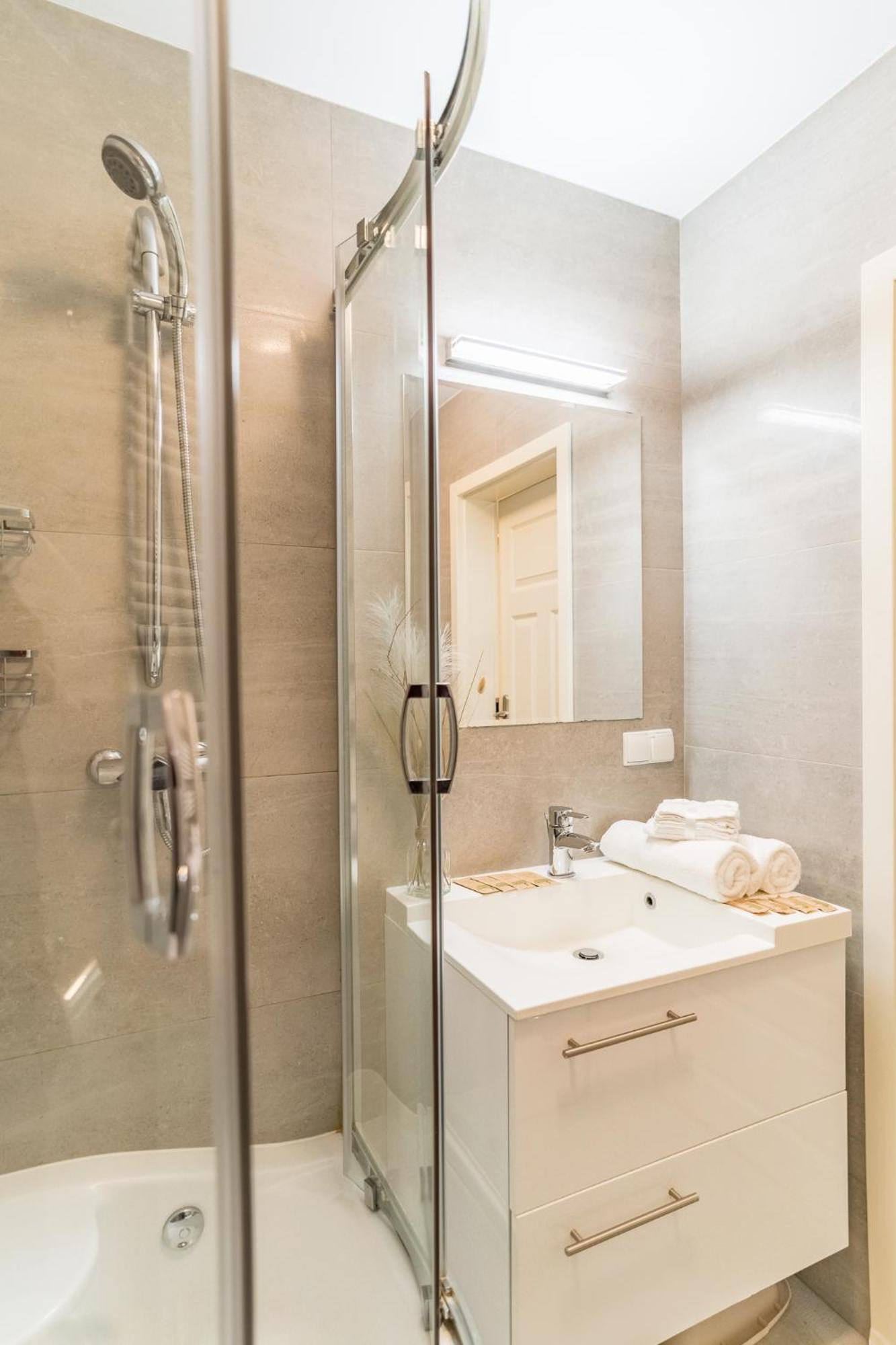 Piasek - Location, Patio, Tram&bus Nearby - By Rentujemy *