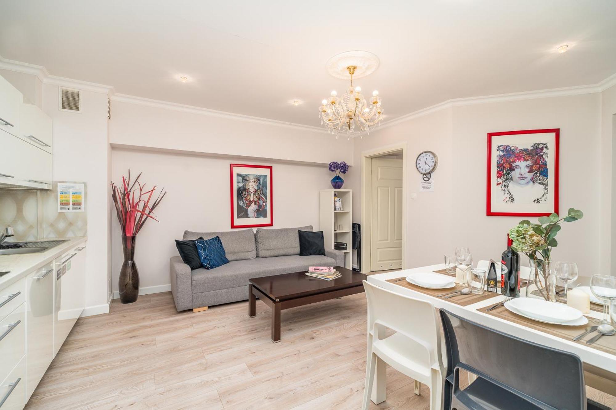 Apartament Piasek - Location, Patio, Tram&bus Nearby - By Rentujemy