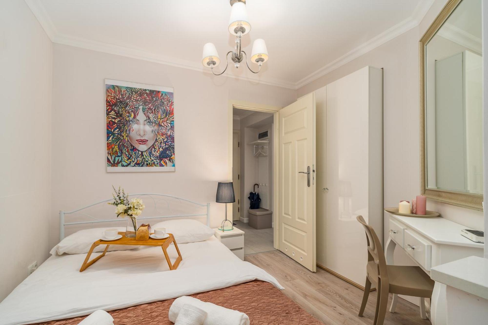 Piasek - Location, Patio, Tram&bus Nearby - By Rentujemy Apartment *