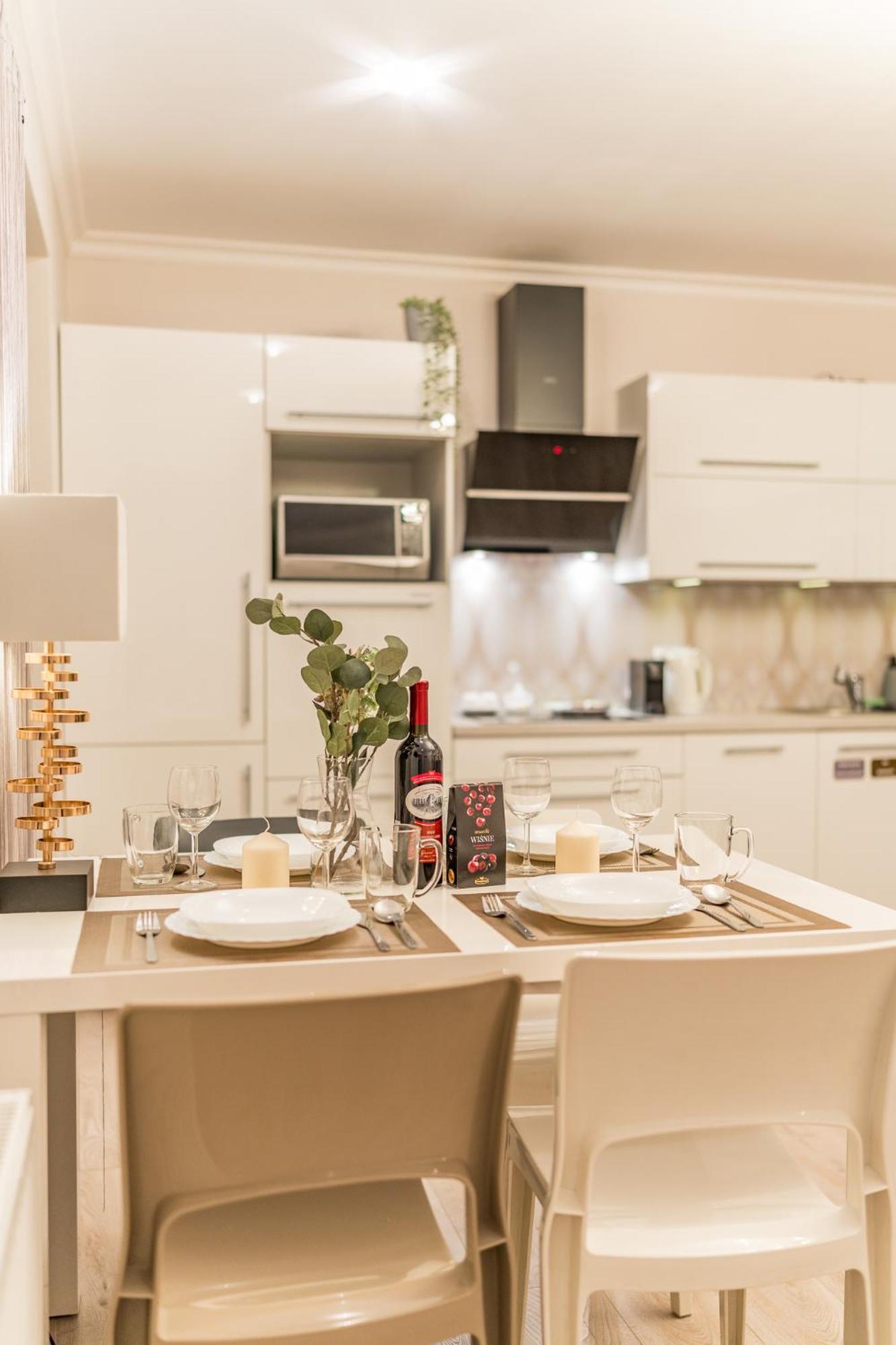 Piasek - Location, Patio, Tram&bus Nearby - By Rentujemy Apartment