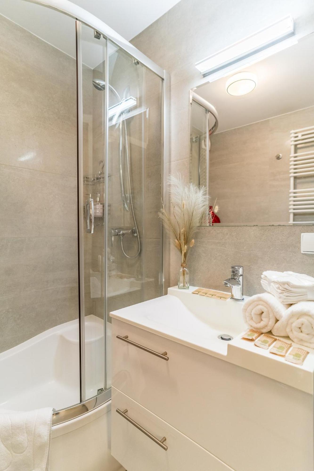 Piasek - Location, Patio, Tram&bus Nearby - By Rentujemy *