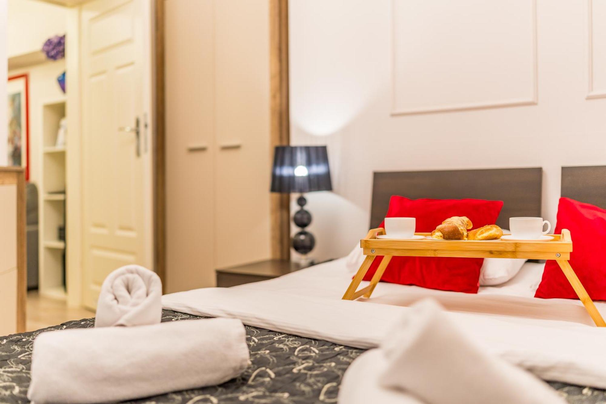 Apartament Piasek - Location, Patio, Tram&bus Nearby - By Rentujemy Kraków
